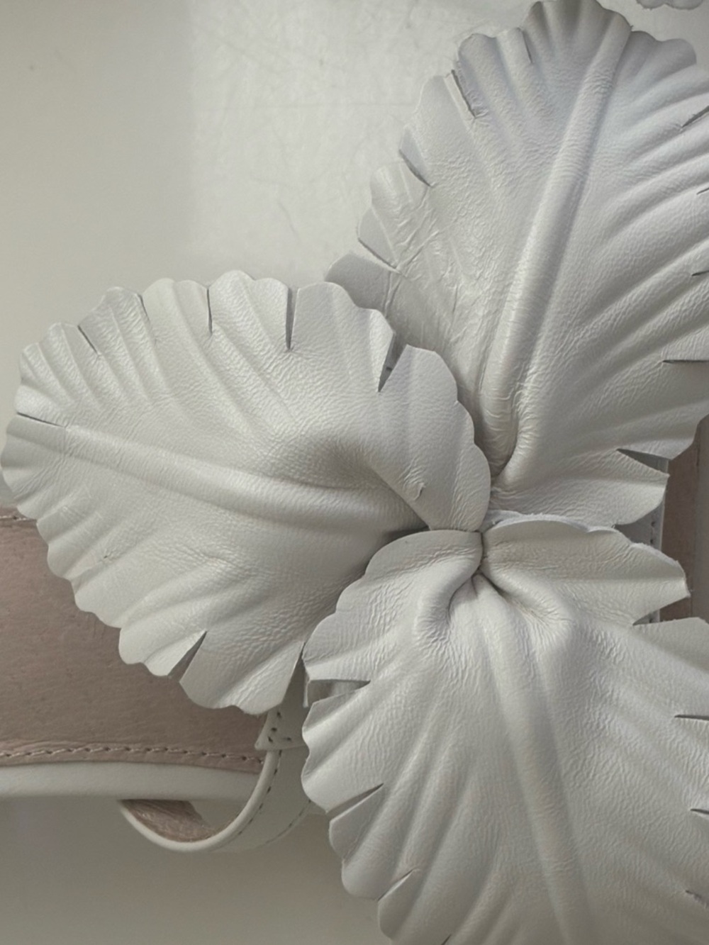 Cecelia New York Leather Hibiscus Chunky Block 2.5” Heel Sz 6 Reshapable Flower. - Picture 14 of 15